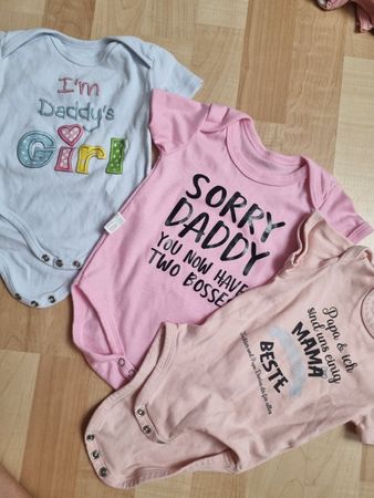 3 Baby Bodys Grösse 62 bis 68 mit Sprüchen
