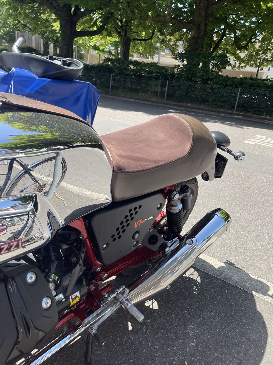 Moto Guzzi Alle Motorradersatzteile: Moto Guzzi V7 Sattel Braun Sitzbank mit Soziusabdeckung – Gebraucht aus Zürich von Design_Studio 6