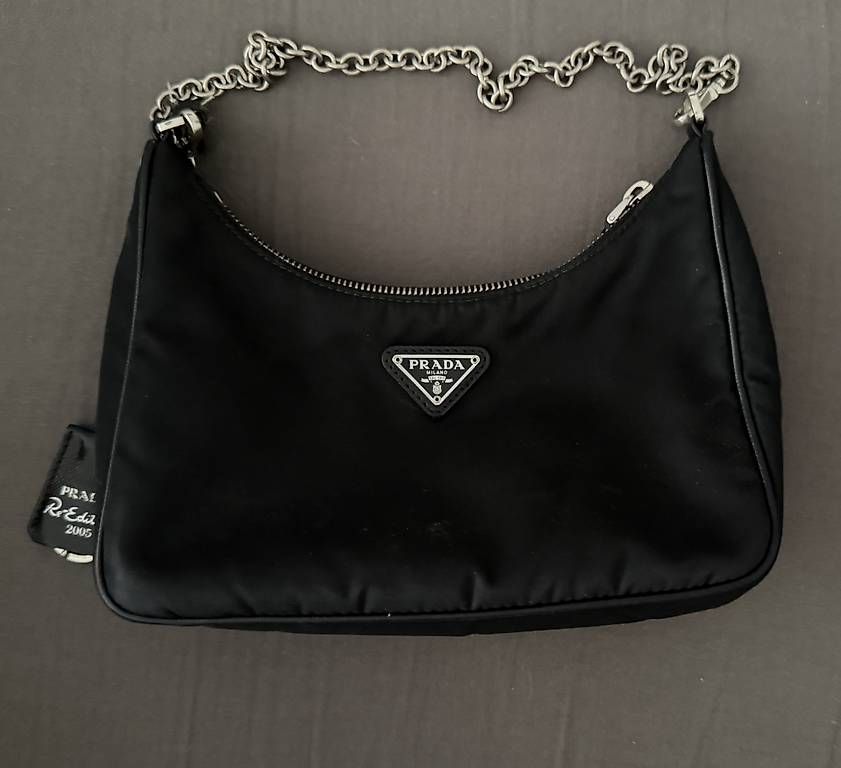 Taschen für Damen: Nylon- und Saffiano Leder-Schultertasche PRADA – Gebraucht aus Landquart von ver_7twb