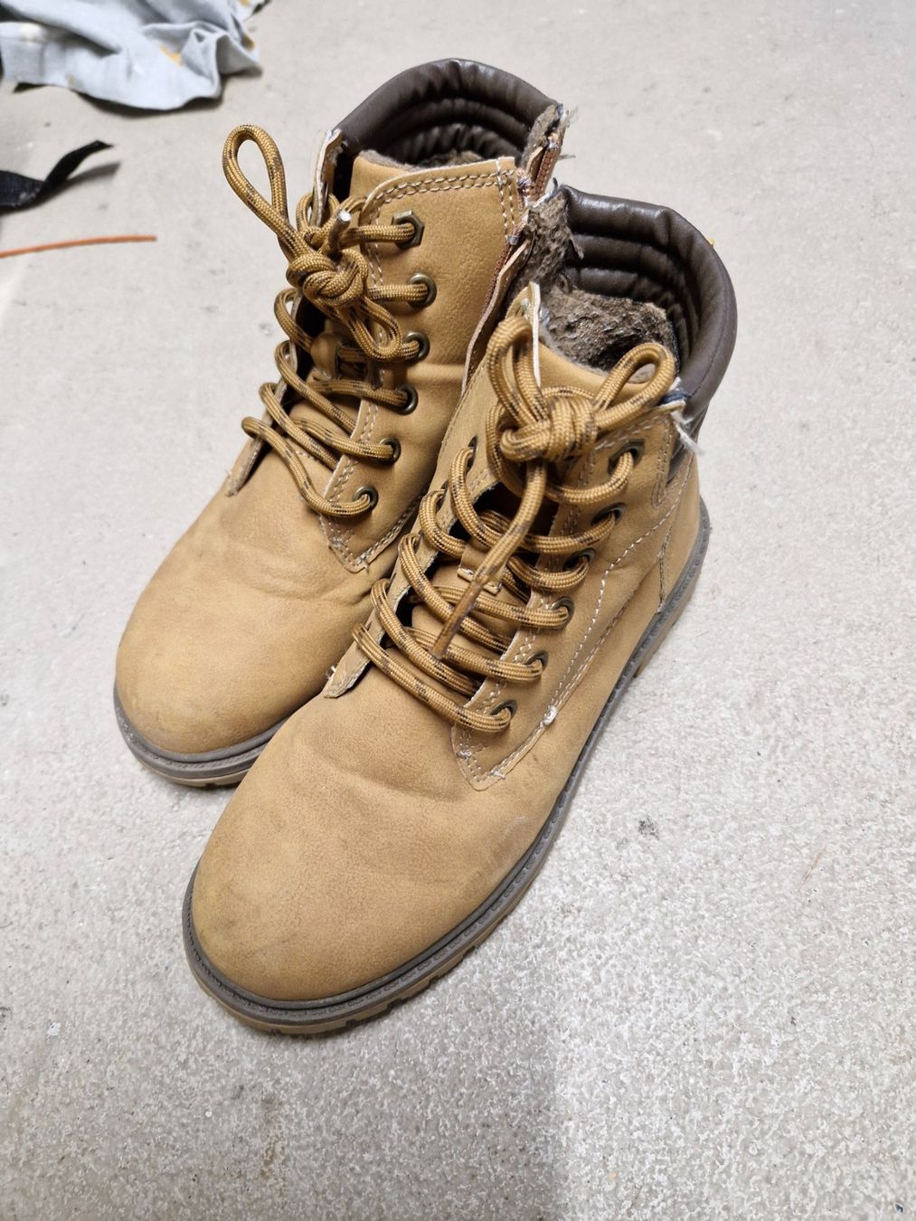 Scarpe per ragazzi: Winterschuhe 35 – Usato da Rümlang venduto da rafi012