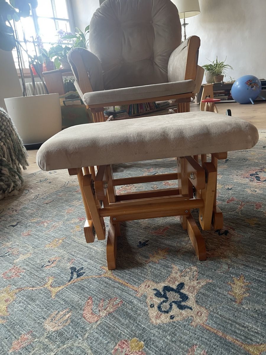 Poltrone: Gemütlicher Gliding Chair mit Gliding Hocker – Usato da Sursee venduto da evelinesuter1 5