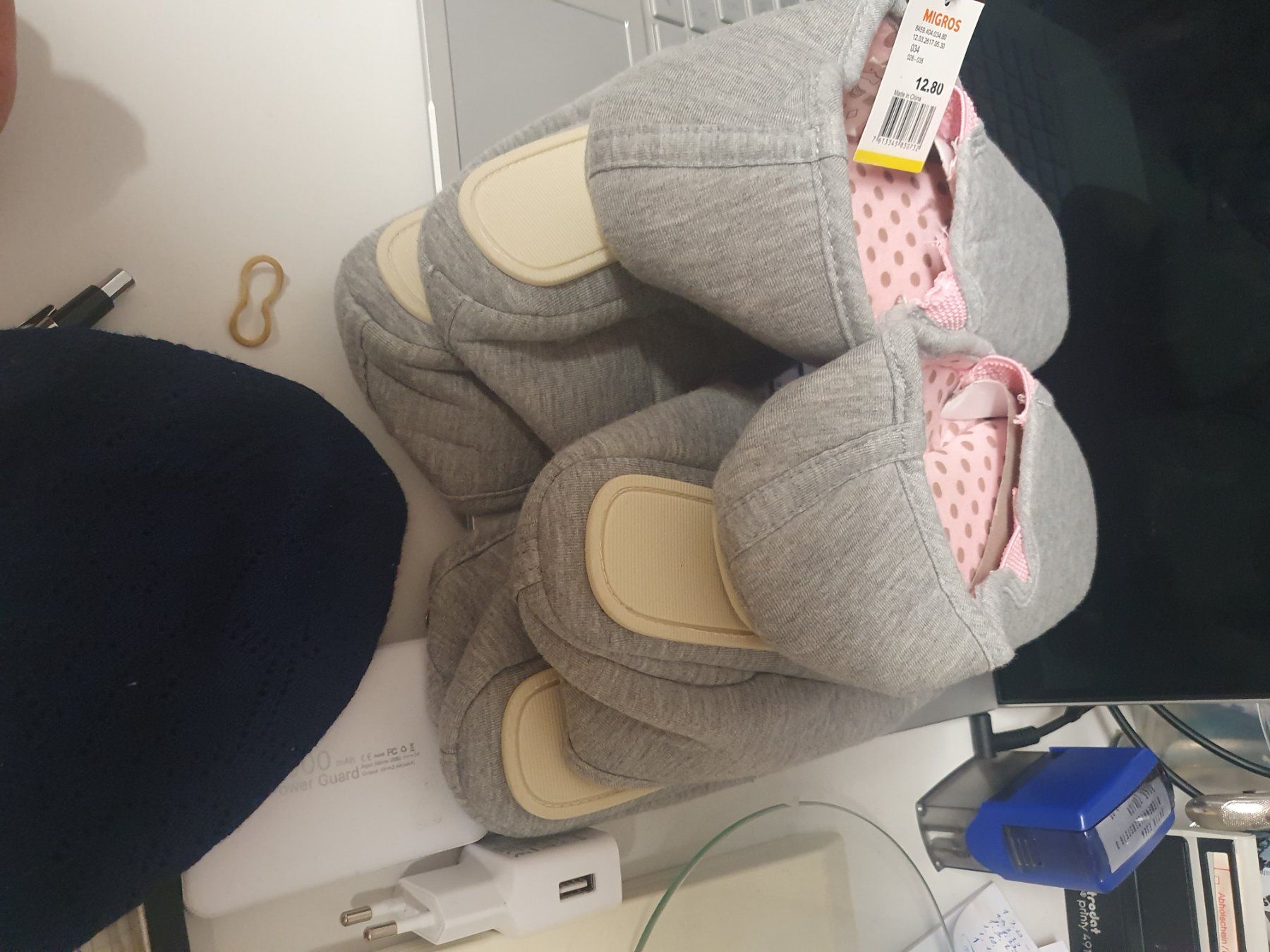Scarpe per ragazzi: Hausschuhe Flip Flop Kinder Slipper 34 – Nuovo e nell'imballaggio originale da Zürich venduto da Alibaba1234 4