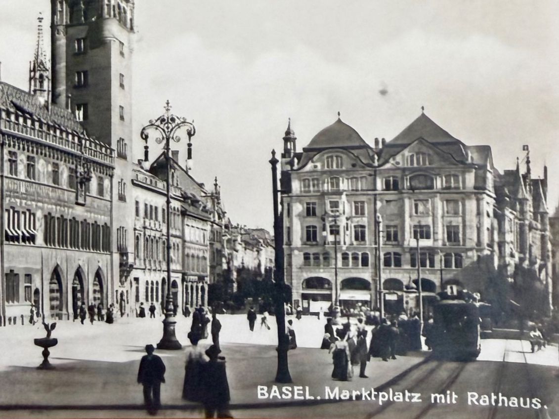 Cartoline postali: Basel - Tram - Marktplatz - Animation 1942 – Usato da Lutry venduto da Ediego 1