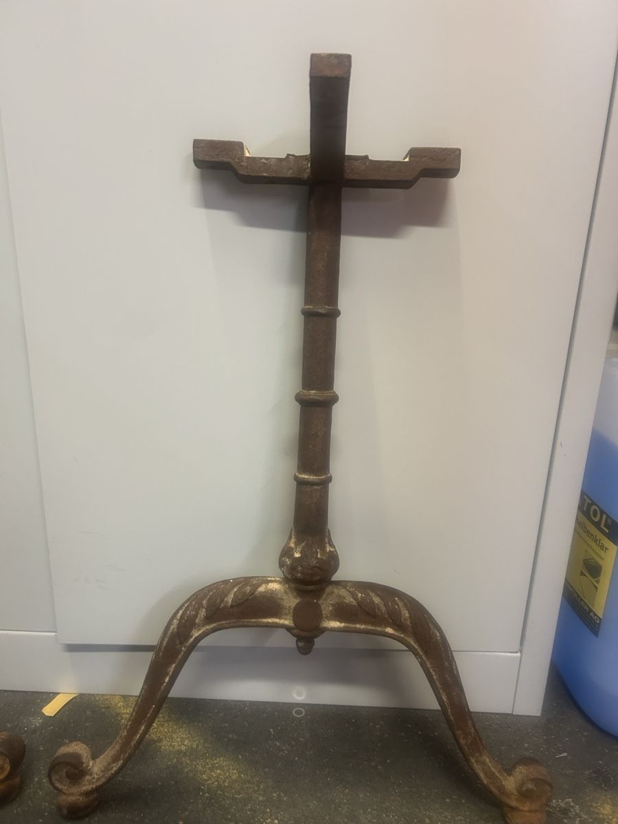 Altri mobili d'antiquariato: Tischbeine Guss – Usato da Wangen ZH venduto da Brihint 1