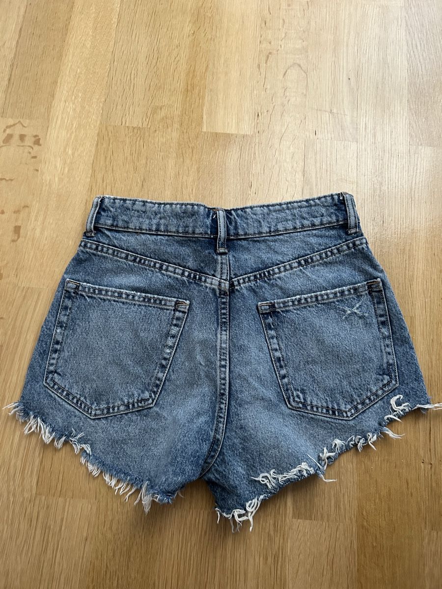 Zara Jeans: Zara Denim Shorts - Size M – Nuovo (secondo la descrizione) da Oberwil BL venduto da agne.ooo 1