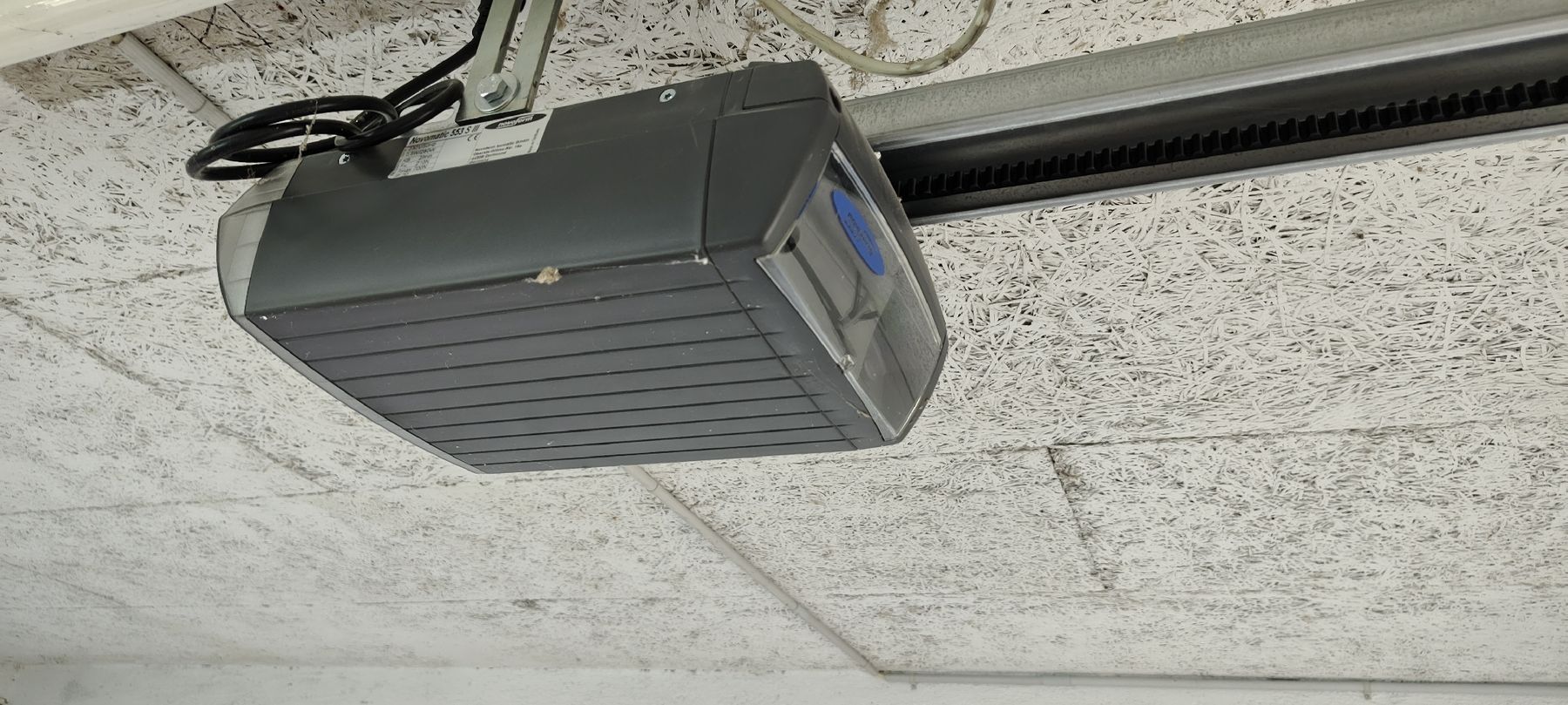 Sonstiges Elektromaterial: Novomatic Garagenmotor – Gebraucht aus St.Gallenkappel von lalique