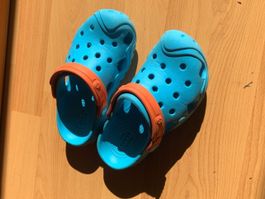 Crocs bleus et orange pour enfant, pointure 29/30