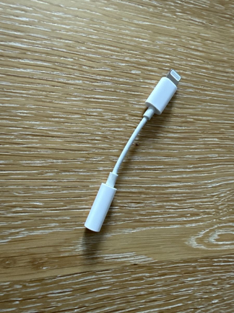 Apple Lecteurs & Adaptateurs: Adapter - Lightning auf 3.5mm Kopfhöreranschluss – D'occasion à Suhr par Eniwetok