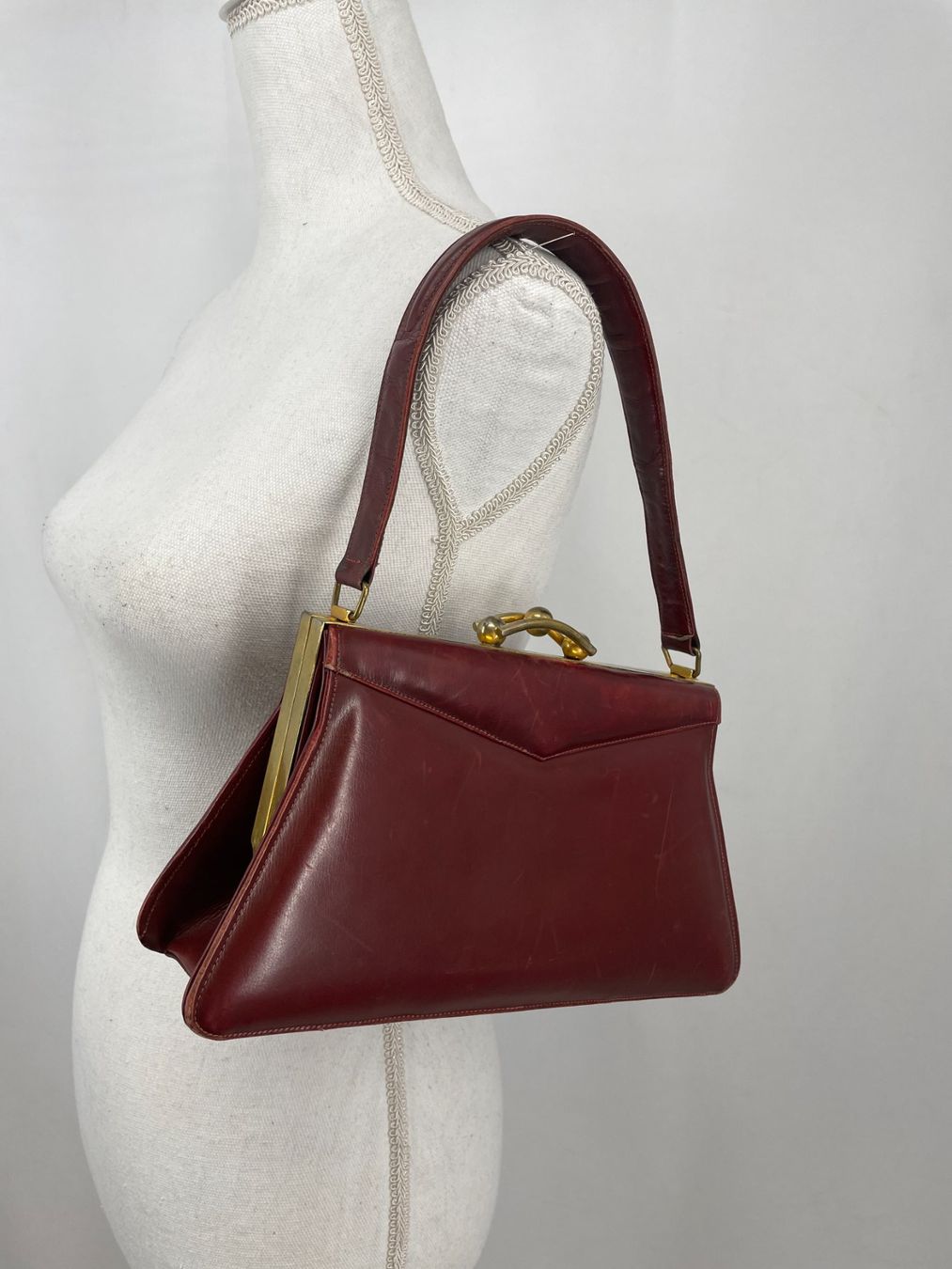 Taschen für Damen: Sac à main bordeaux – Gebraucht aus Lausanne von PlusValue_Lausanne 2
