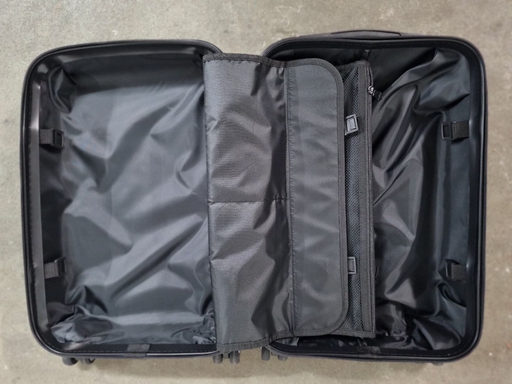 Valigie & Borse: Neuwertiger Trolley/Koffer, Hartschale, Schwarz – Nuovo (secondo la descrizione) da Nottwil venduto da Janny77 8