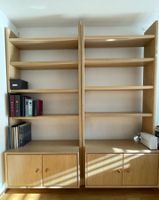 2 stabile Bücherregale