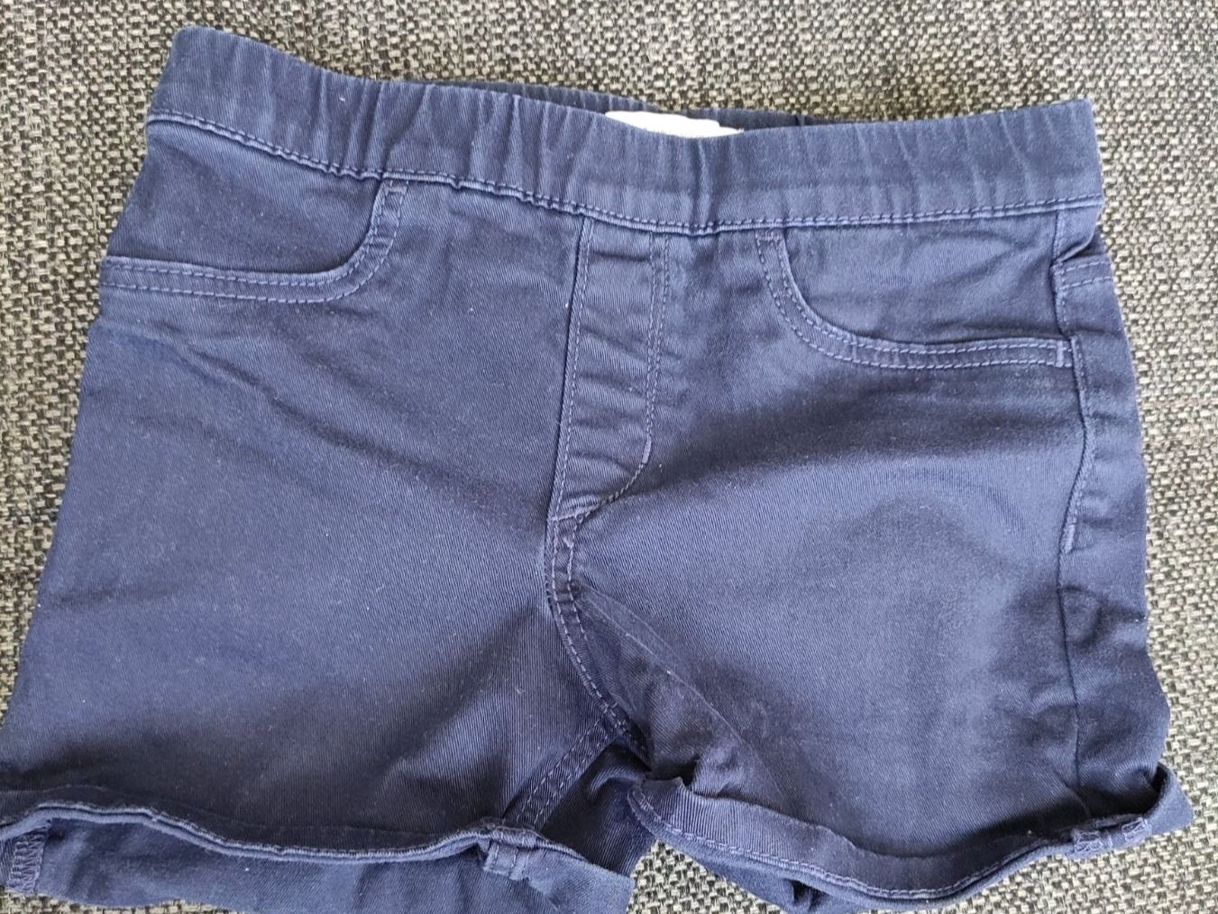 H&M Pantaloni: H&M Short Gr 116 – Usato da Zollikerberg venduto da pethetiti