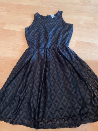 Jolie robe d’été noire C&A taille 170 ou xs