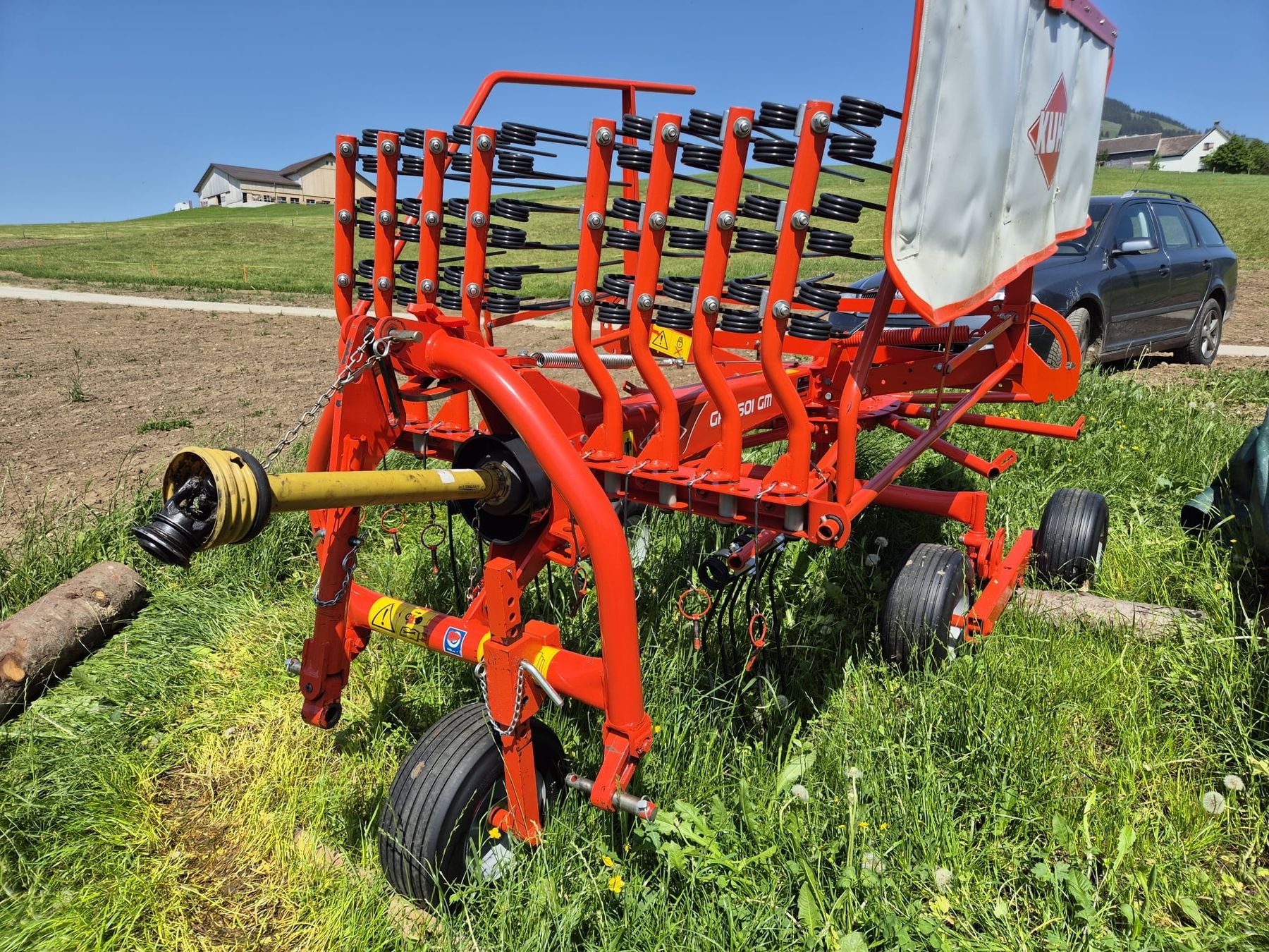 Kuhn Raccolta foraggio grezzo: Kreiselschwader – Usato da Kerns venduto da L3514