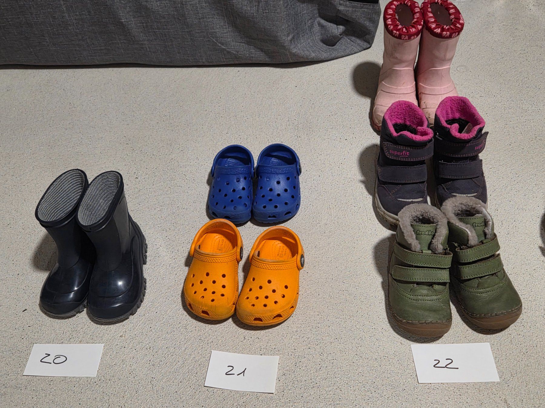 Scarpe per ragazzi: Kinderschuhe Grösse 20 - 23 – Usato da Stetten SH venduto da ExtremMIB 2