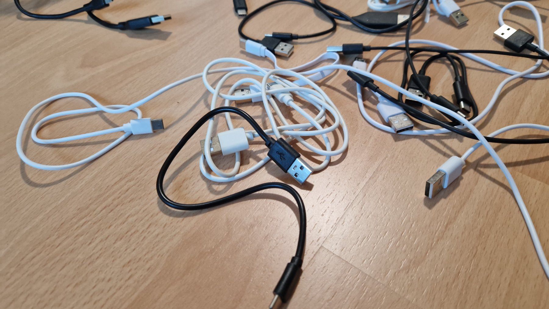 Cavi: USB Kabel Sammelsurium: Micro, USB-C – Usato da Zürich venduto da Korhal 5