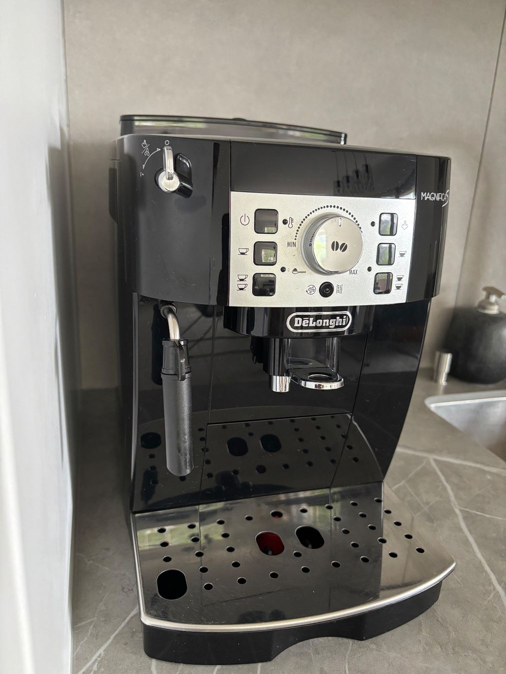 De'Longhi Macchine per caffè & Macchine per espresso: Delonghi Magnifica S – Usato da Arbaz venduto da CicciStore