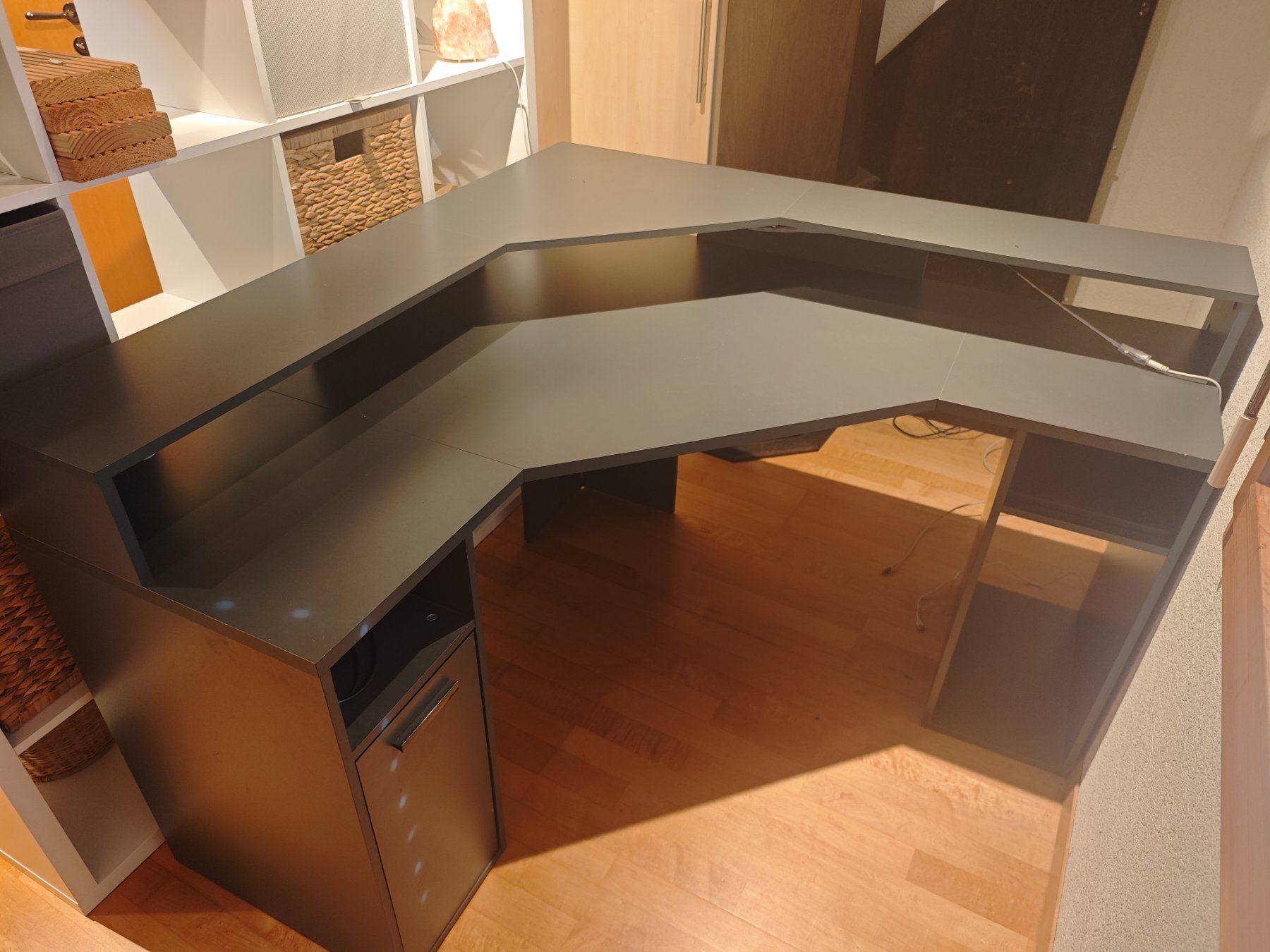 Bureaux: Eckschreibtisch Anthrazit – D'occasion à Neuenegg par USMSH