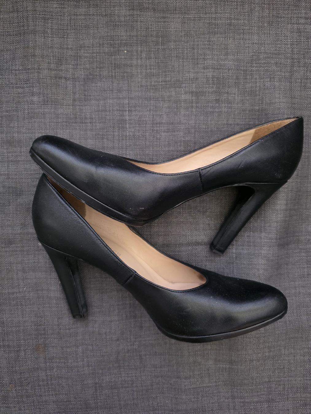 Scarpe da donna: Gebrauchte flugbegleiterin Schuhe  – Usato da Glattbrugg venduto da ros_y7gs 1