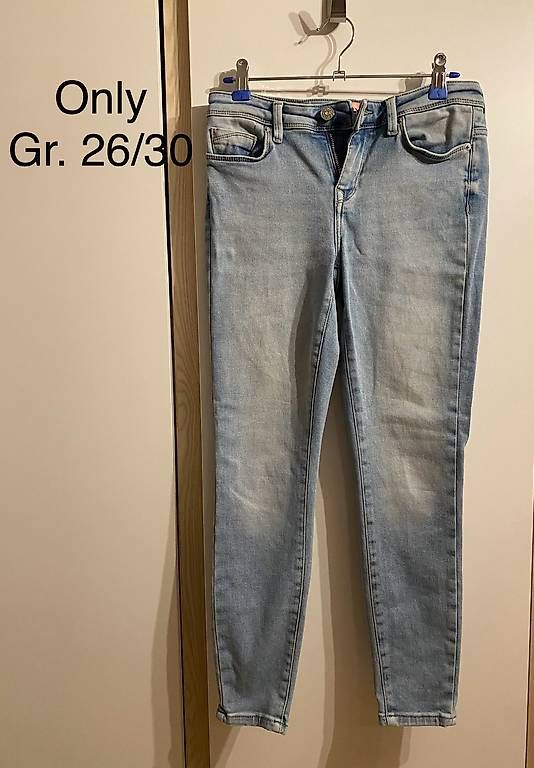 Jeans: Jeans Grösse 26 und 27  – Gebraucht aus Arth von a_a_n5vp 1