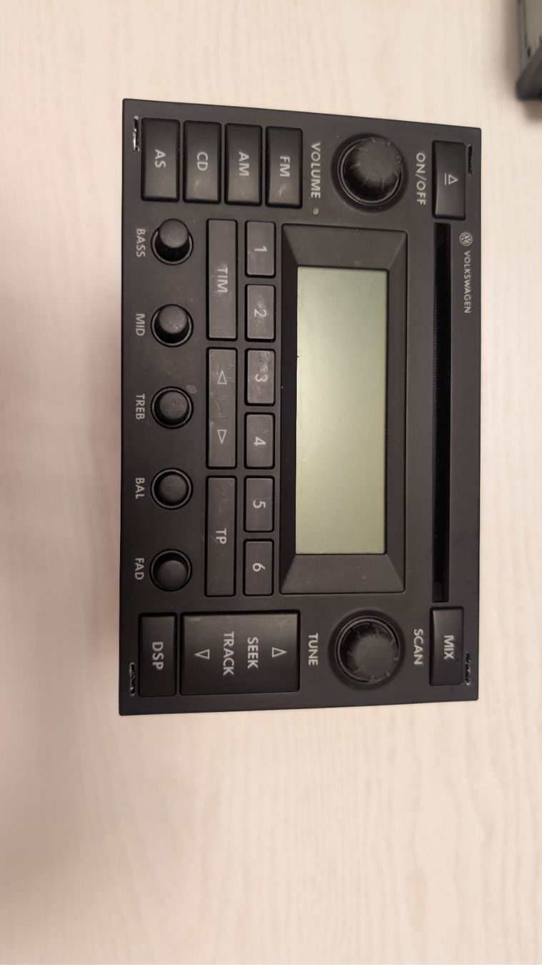 Radio: Auto Radio – Usato da Zürich venduto da Braha