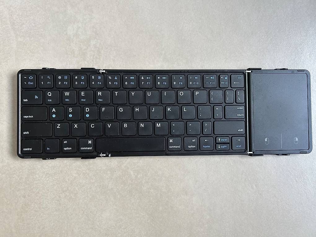 Tastiere: Kabellose Bluetooth Tastatur – Usato da Horgen venduto da newtonguy