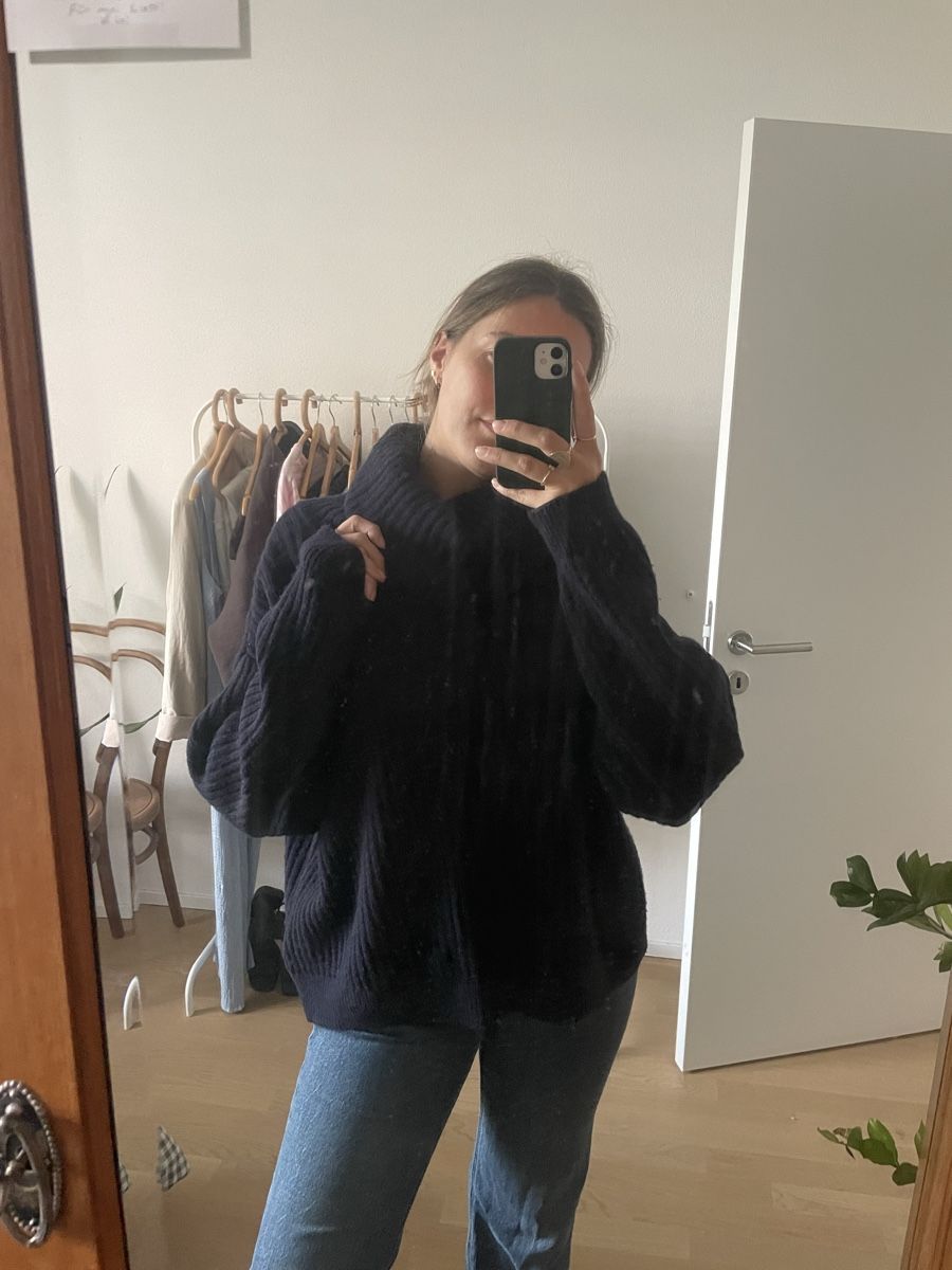 H&M Maglioni & Felpe: Damen Pullover 100% Wolle dark navy blue M – Usato da Jona venduto da aileenjill