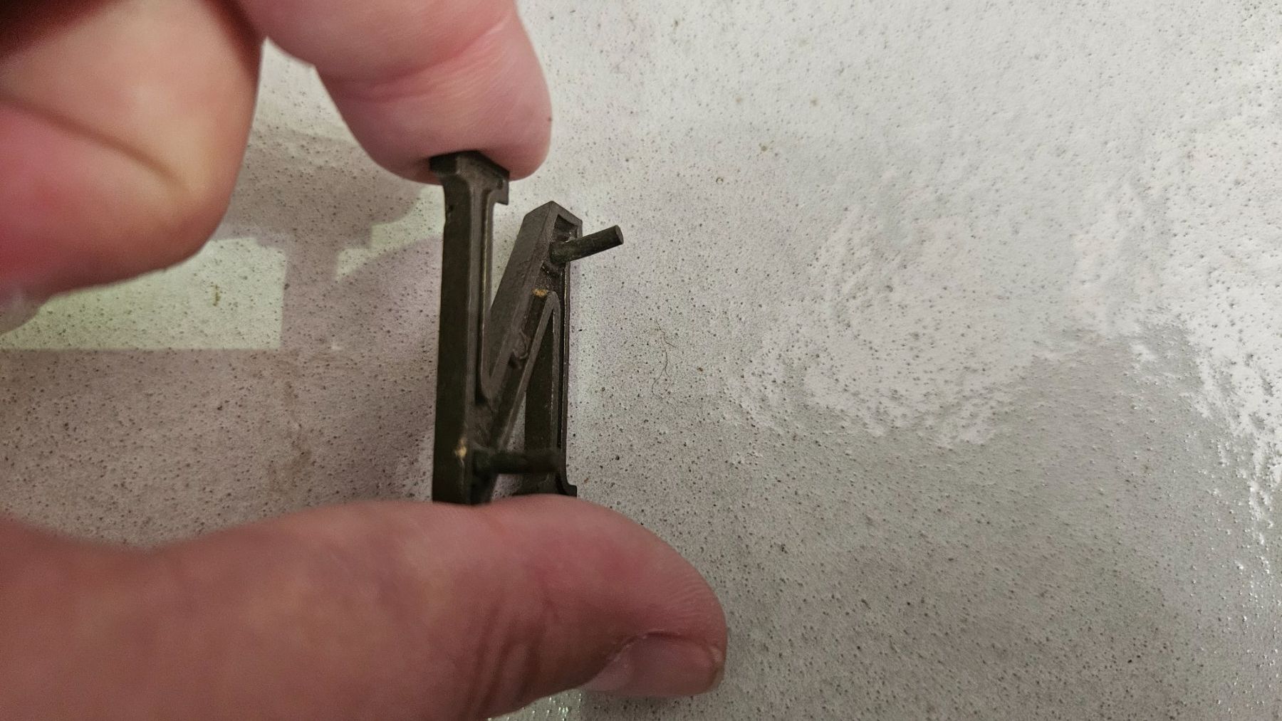 Tutte le decorazioni: 2 piccole lettere di metallo "N" – Usato da Melano venduto da H-Sara 3