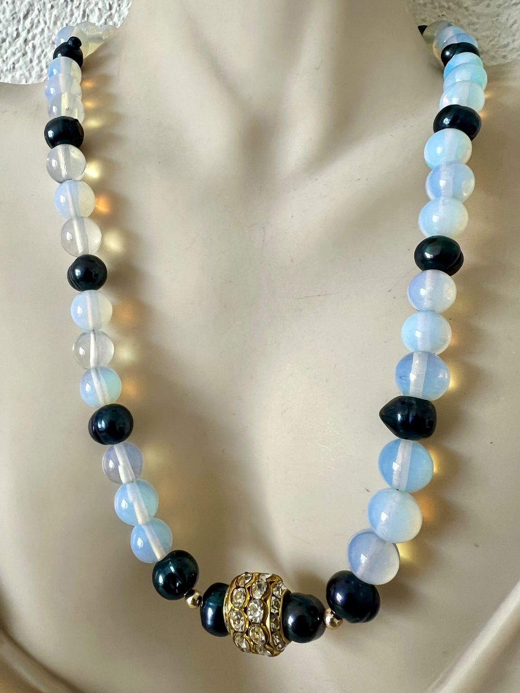 Catenine: SCHIMMERNDE OPALIT KETTE mit Echtperlen & Magnetschliesse – Usato da Ruswil venduto da artbyhand 1