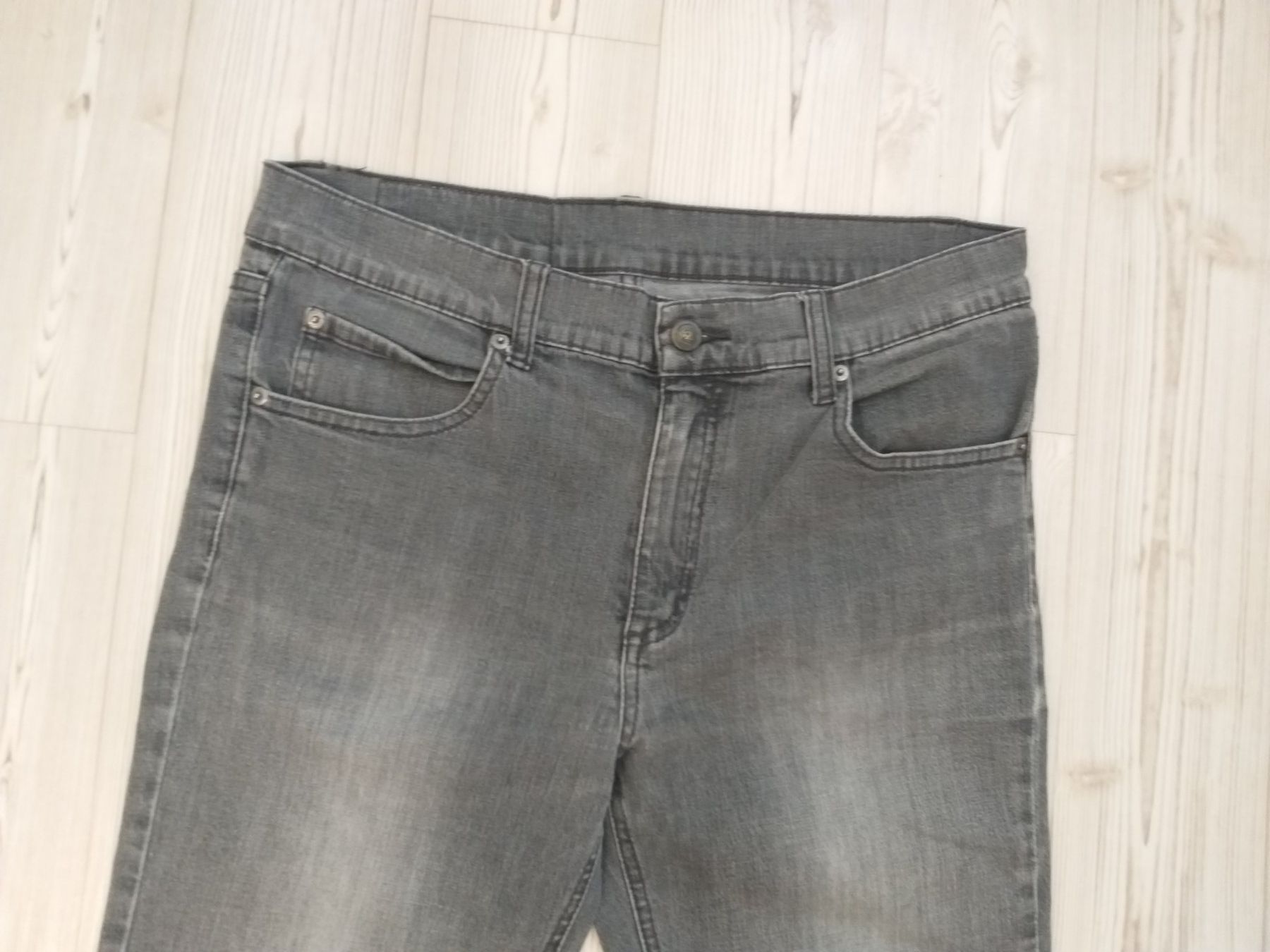 Jeans: CHEAP MONDAY  Jeans  Taille / Grosse W 33 L 32..... – Gebraucht aus Cossonay-ville von Super-Price-Quality 1