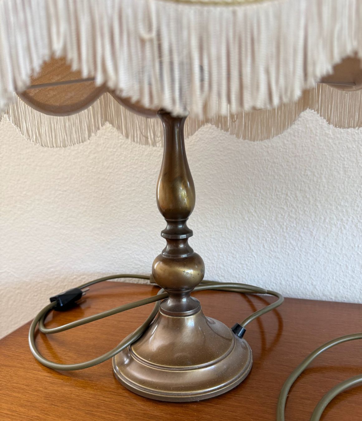 Pfister Lampenschirme: Tischlampe, Stoffschirm mit Fransen, Bronze, 2 Stück – Gebraucht aus Uerikon von TT51 1