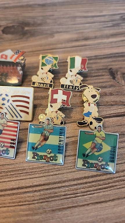 Placchette & Badge: Fussball Pins aus den 90er – Usato da Winterthur venduto da lindor_wasabi 1