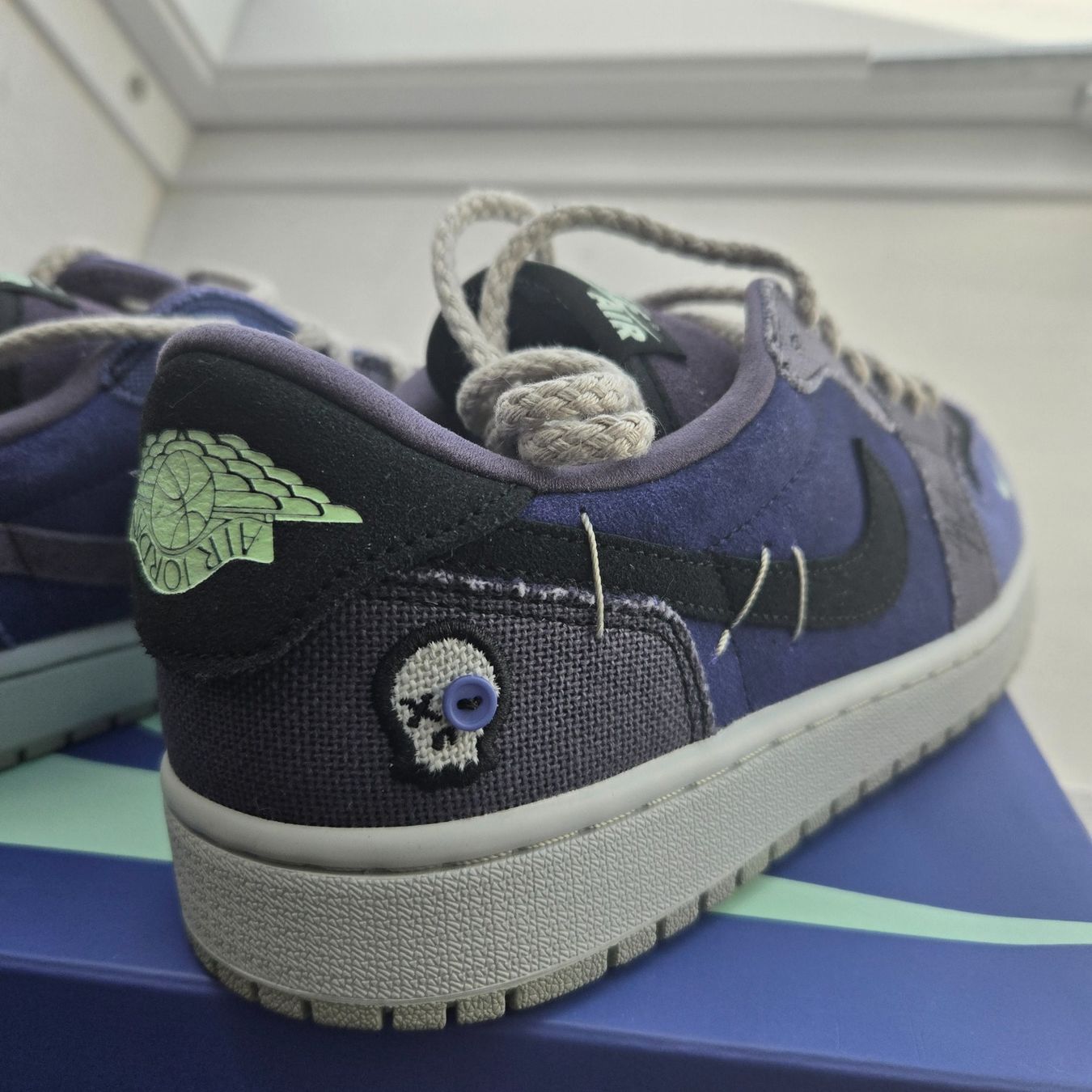 Jordan Scarpe da uomo: Jordan 1 Low Voodoo Alternate bleu – Nuovo e nell'imballaggio originale da Muttenz venduto da doudard 5