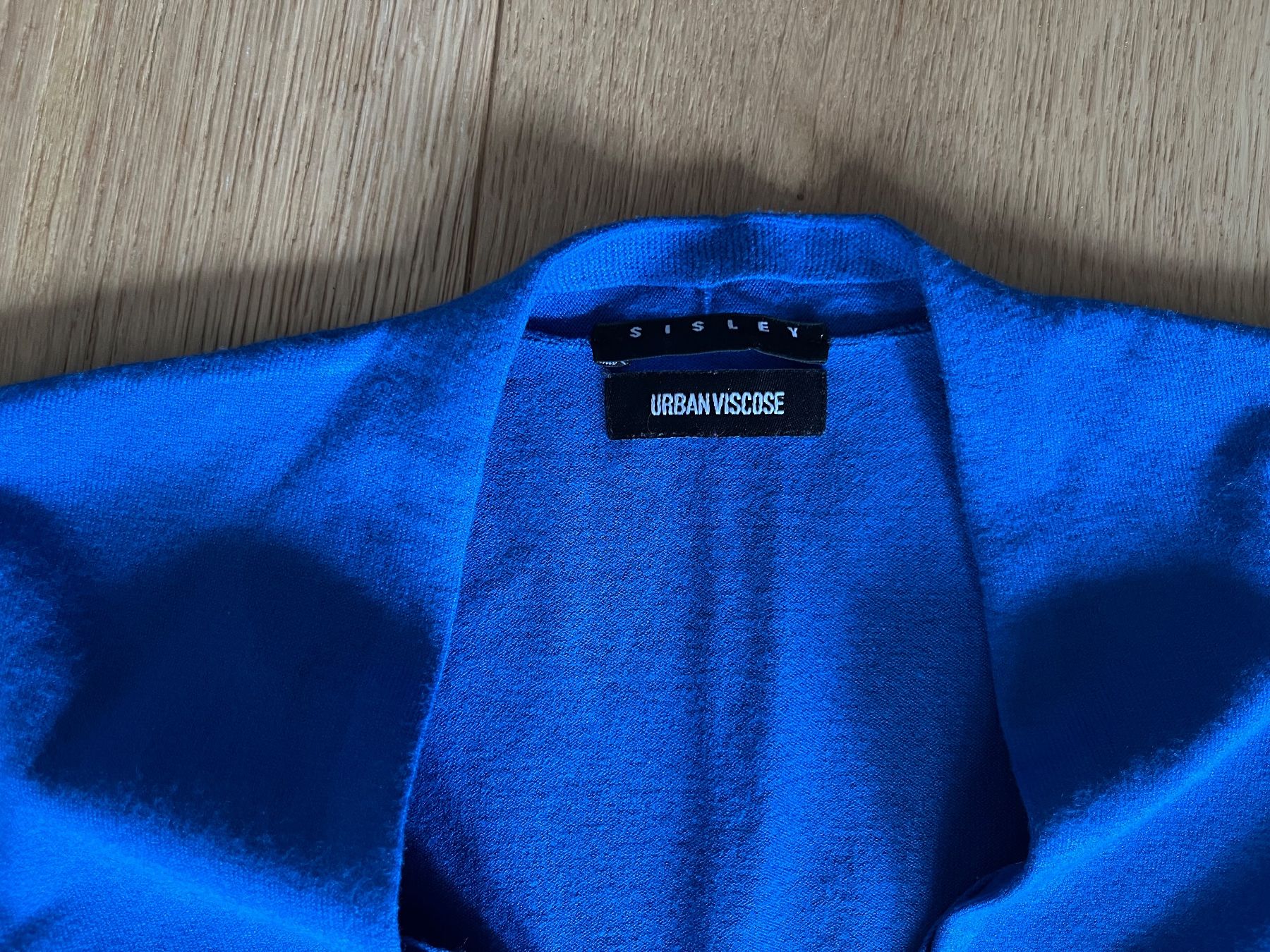 Sisley Pullover & Sweatshirts: Sisley Pullover blau V-Neck Viskose – Gebraucht aus Gümligen von blackberrys 2