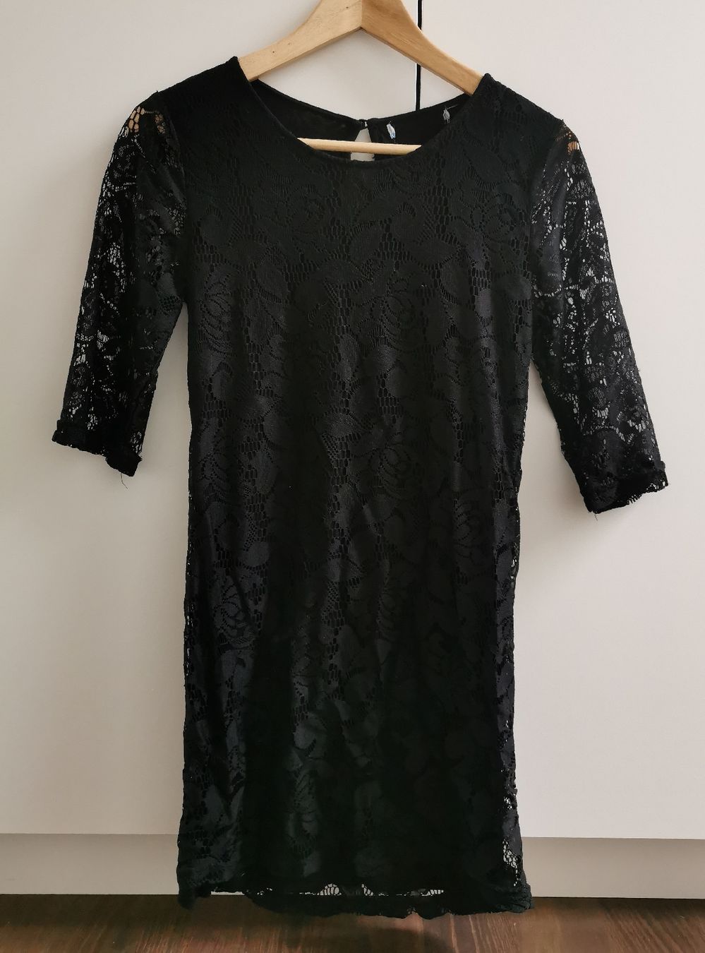Kleider: Elegantes Spitzenkleid schwarz Gr. S – Gebraucht aus Obergerlafingen von Sigus