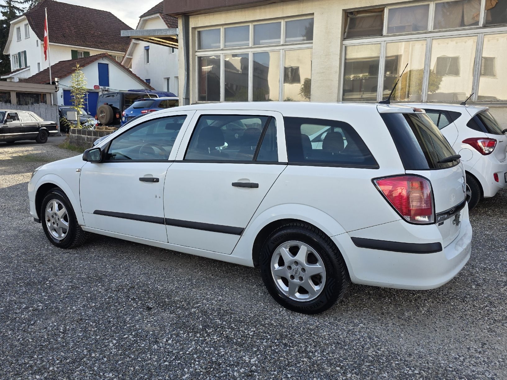 Opel Automobili: Opel Astra H18 Cvan ab Platz – Usato da Schafisheim venduto da onezillion 3