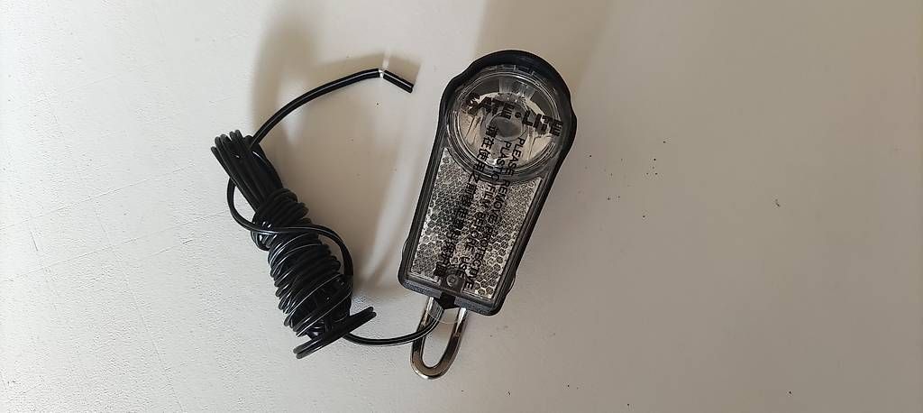 Ccm Kickboard: E Scooter LED Scheinwerfer – Nuovo e nell'imballaggio originale da BASEL venduto da E-Bro.Electro