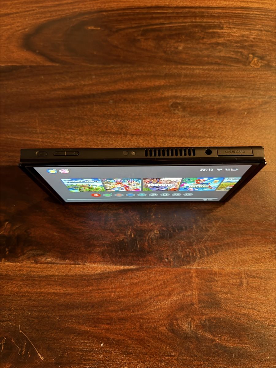 Nintendo Konsolen: Nintendo Switch OLED + Pro Controller + 5 Spiele – Gebraucht aus Zürich von Dani_46 3
