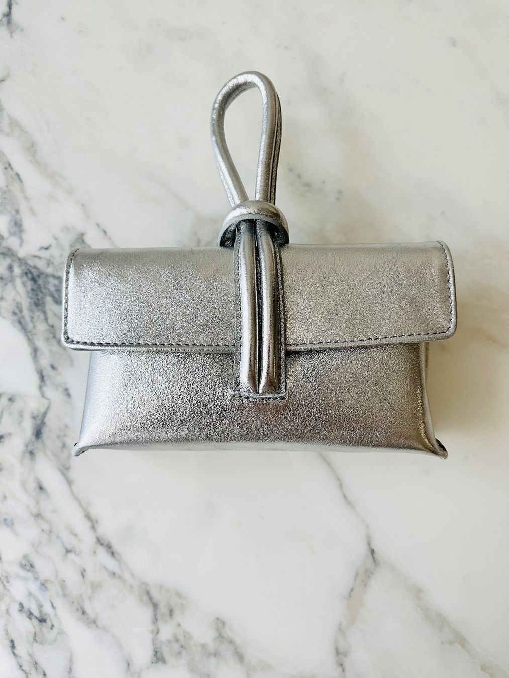 Borse da donna: Clutch mit Riemen "Silber" – Nuovo e nell'imballaggio originale da Bülach venduto da DuffyFashionAvenue