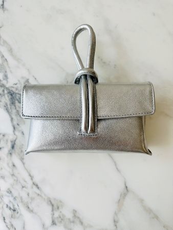 Clutch mit Riemen "Silber"