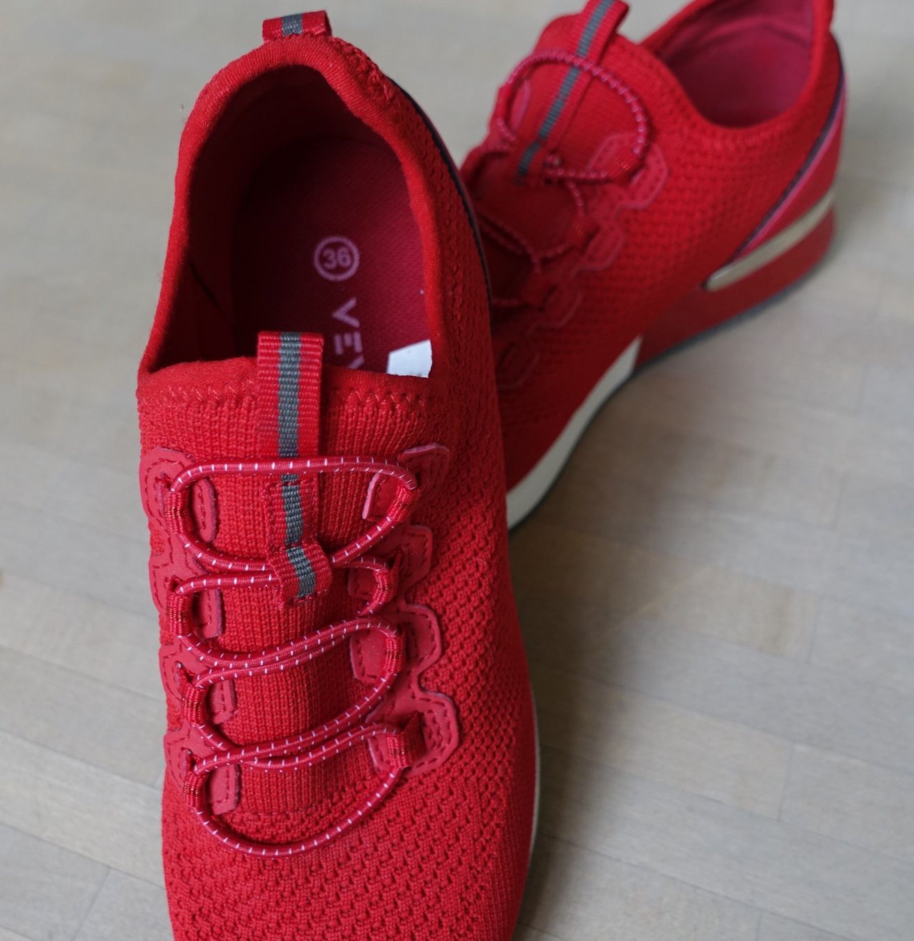 Scarpe da donna: Sneaker NEU – Nuovo (secondo la descrizione) da Zürich venduto da Makemake 3