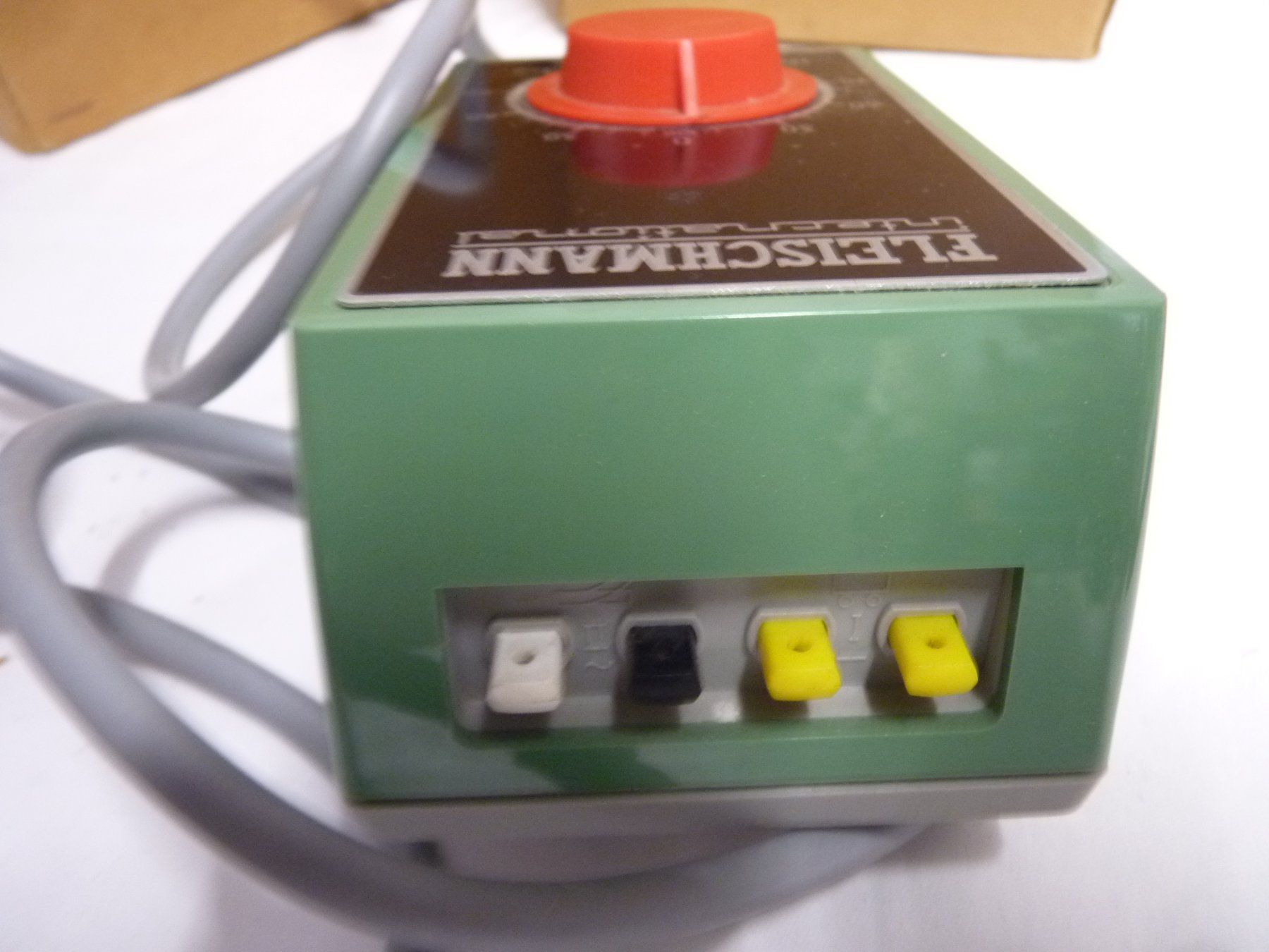 Fleischmann Batterie, Caricabatterie & Alimentatori: Spur N Fleischmann Transformator 6730 – Usato da Küsnacht ZH venduto da zoliboli01 3