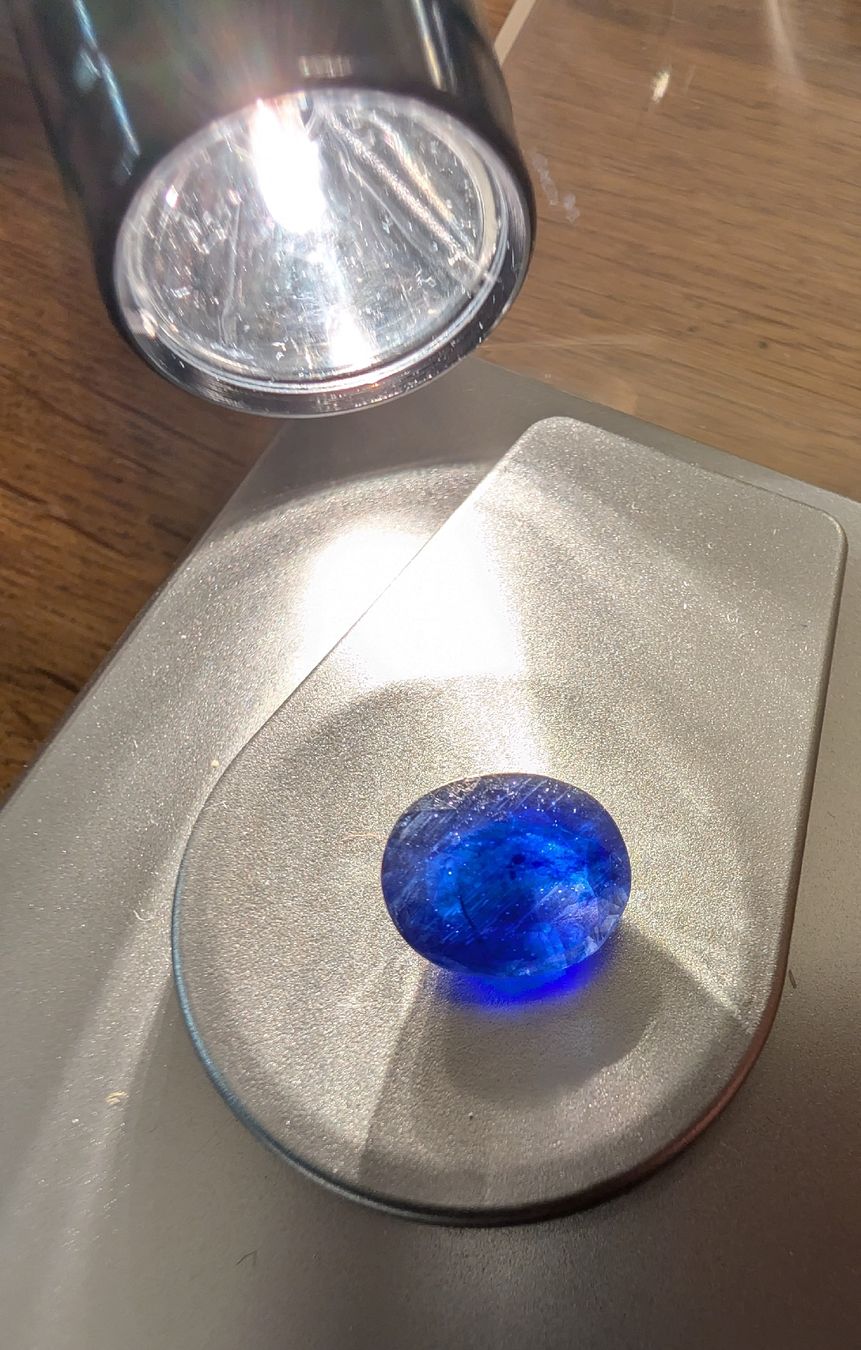 Pietre preziose: Saphir naturel 8.1 carats – Nuovo (secondo la descrizione) da Genève venduto da Monkey_Soldier 1