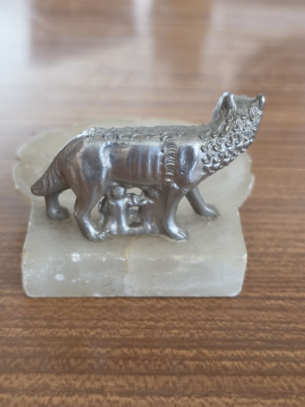 Portacenere: Aschenbecher mit Wolf und Romulus und Remus Figur – Usato da Mettlen venduto da elios0888 4