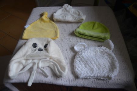 TAILLE 56 - 5 BABY MUTZE (F)