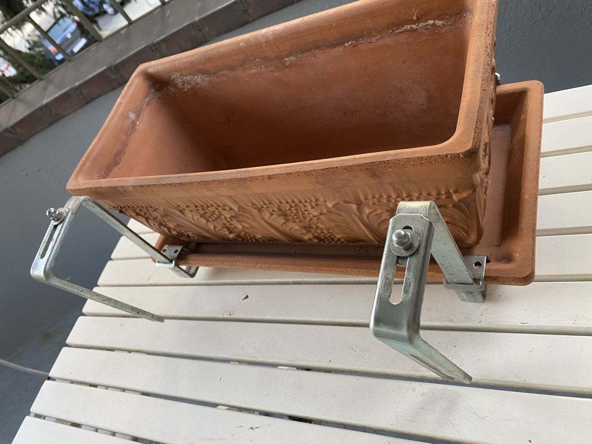 Pots de fleurs: Terracotta balcony planter and holders – D'occasion à Zürich par ico_9ych 3
