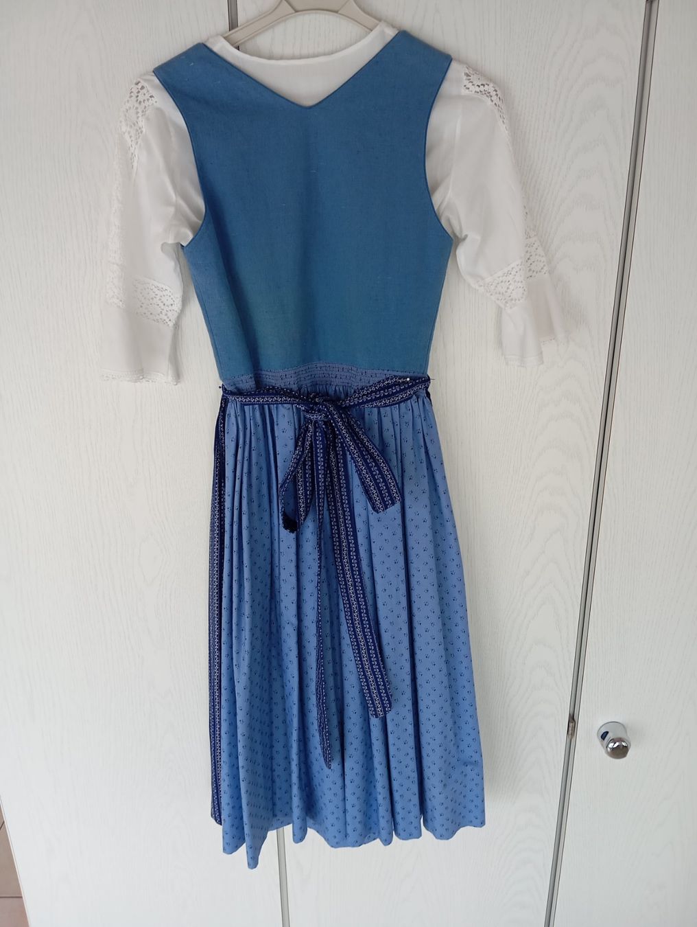 Kostüme: Original Wurzer Dirndl Grösse 36 mit zwei Blusen. – Gebraucht aus Oberägeri von baerghuus 1