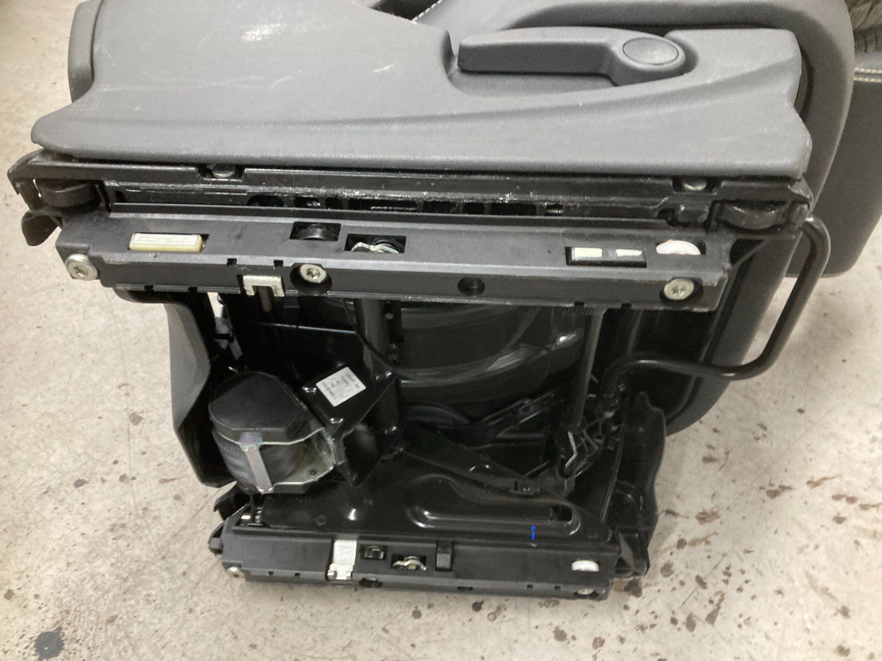 Renault Tutti pezzi di ricambio auto: Renault Espace Sitz 3 Reihe – Usato da Cham venduto da WB2223 4