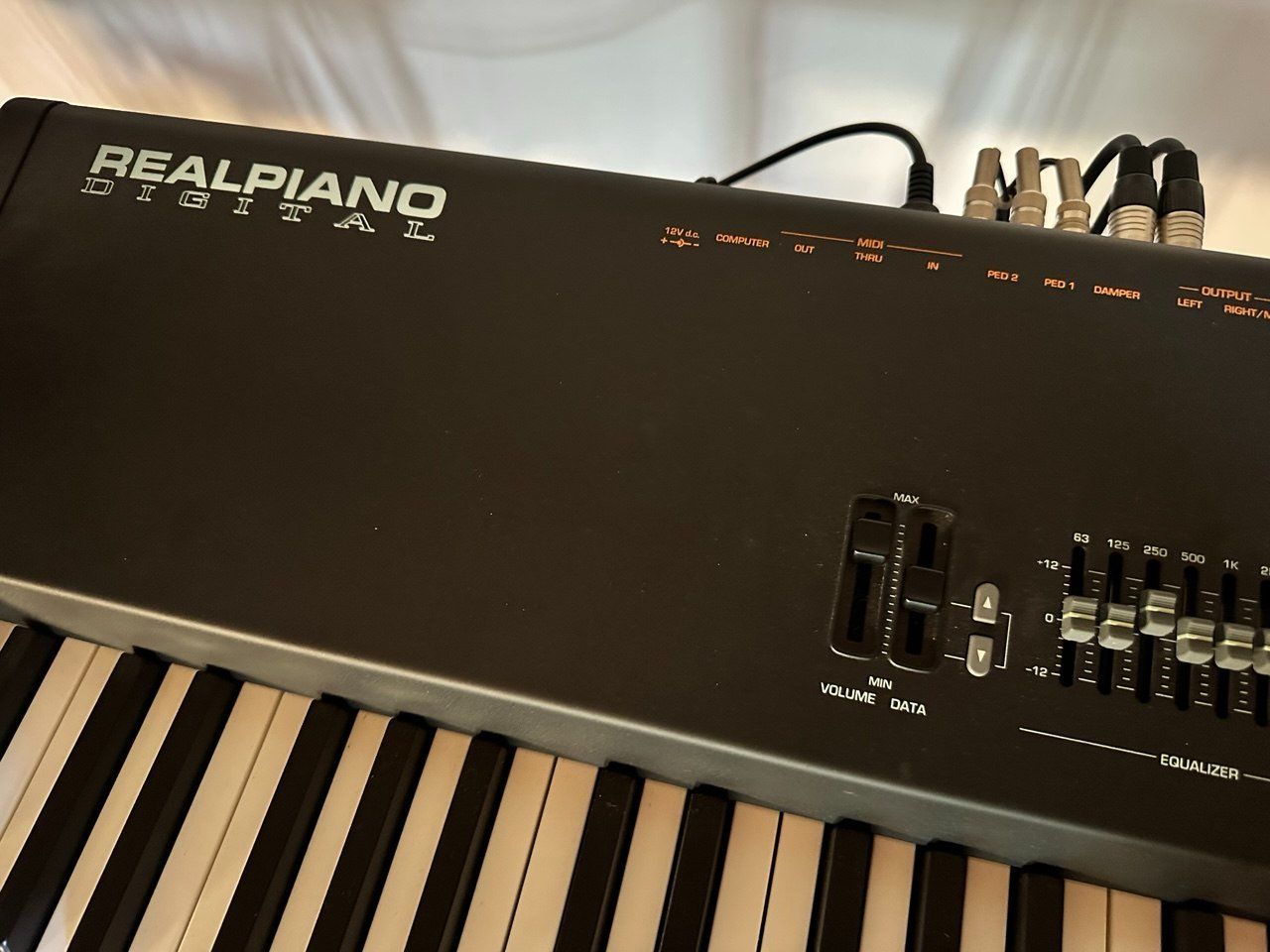 Strumenti musicali: GEM Pro 2 E-Piano + WK2 MIDI-Arranger + 3 Pedale + Noten – Usato da Fribourg venduto da Margaret18 1
