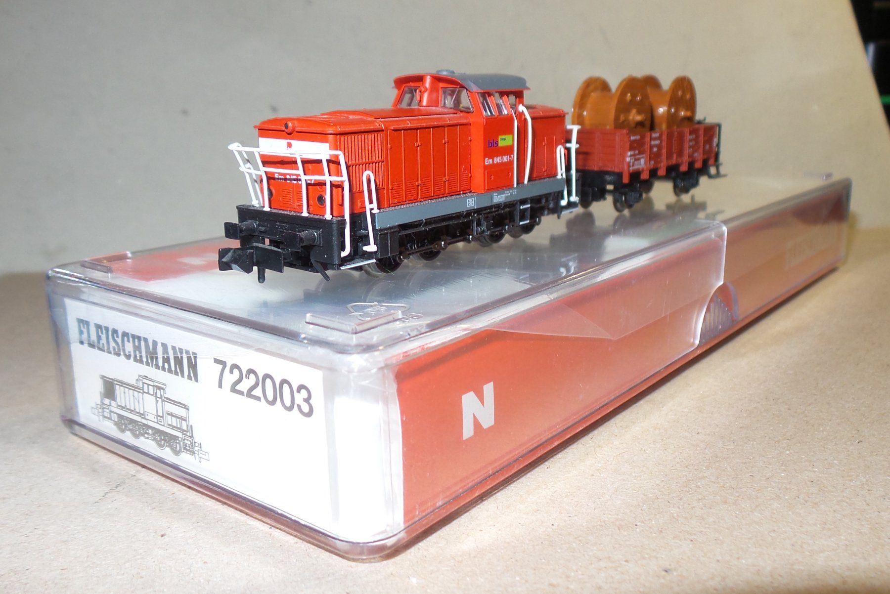 Fleischmann Modellini di ferrovie: Locomotive Fleischmann N 722003 + 1 wagon – Usato da Bulle venduto da Rockandtoys
